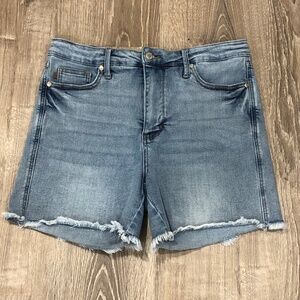 Judy Blue XL Stretch Raw Hem Denim Shorts Medium Wash Distressed